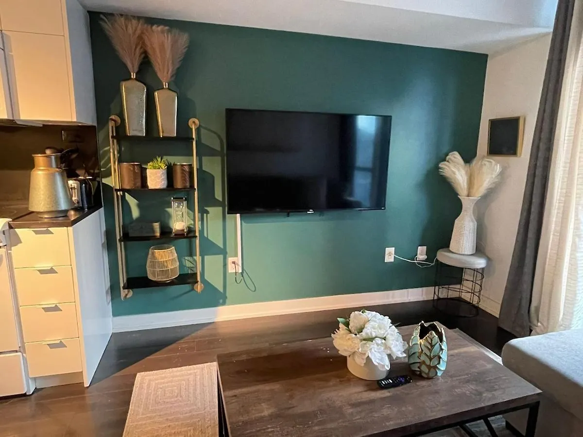Queen 2Br With Free Parking, Near Cn Tower Toronto 0*,  Canada