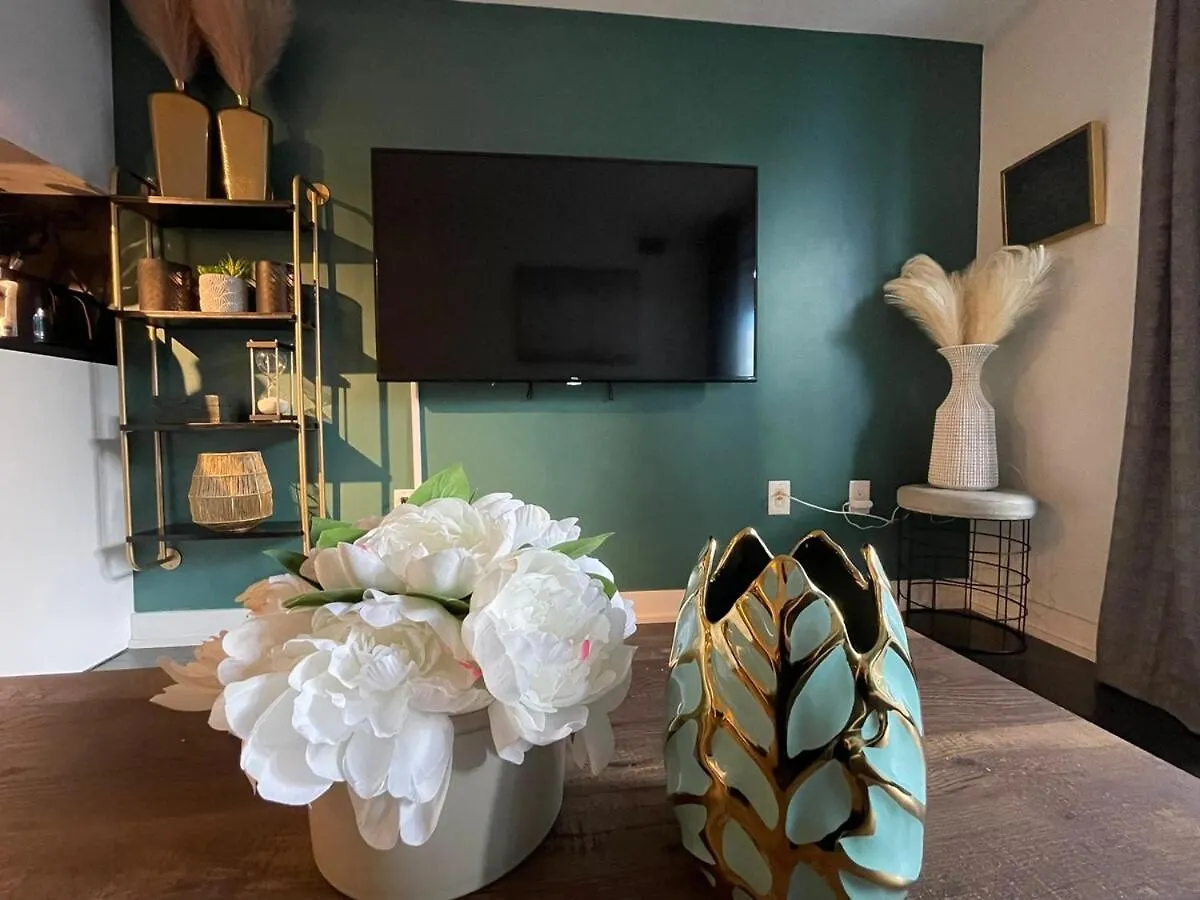 Apartment Queen 2Br With Free Parking, Near Cn Tower Toronto Canada