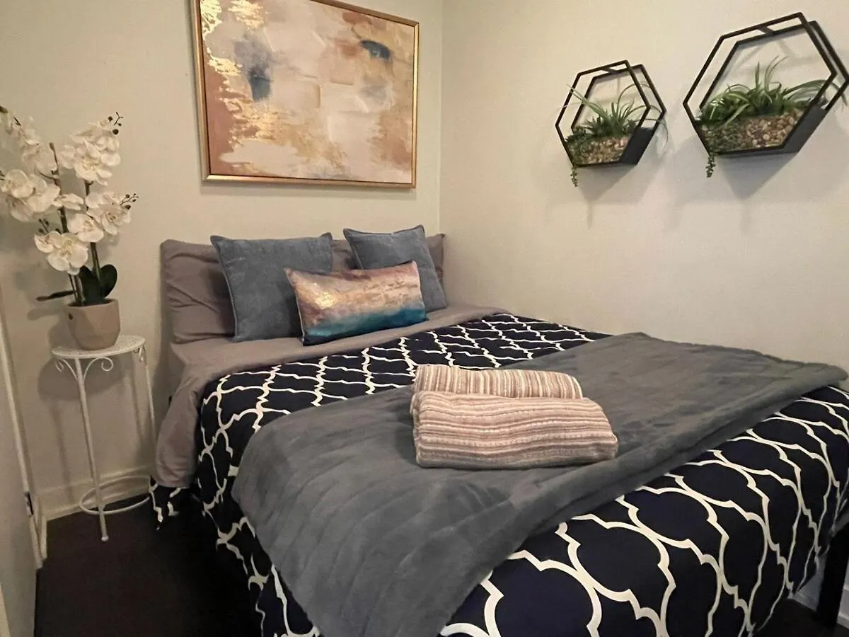 Apartment Queen 2Br With Free Parking, Near Cn Tower Toronto