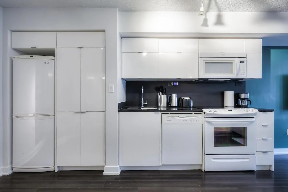Queen 2Br With Free Parking, Near Cn Tower Toronto 0*,