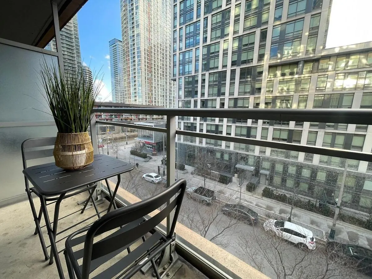 Queen 2Br With Free Parking, Near Cn Tower Toronto 0*,  Canada