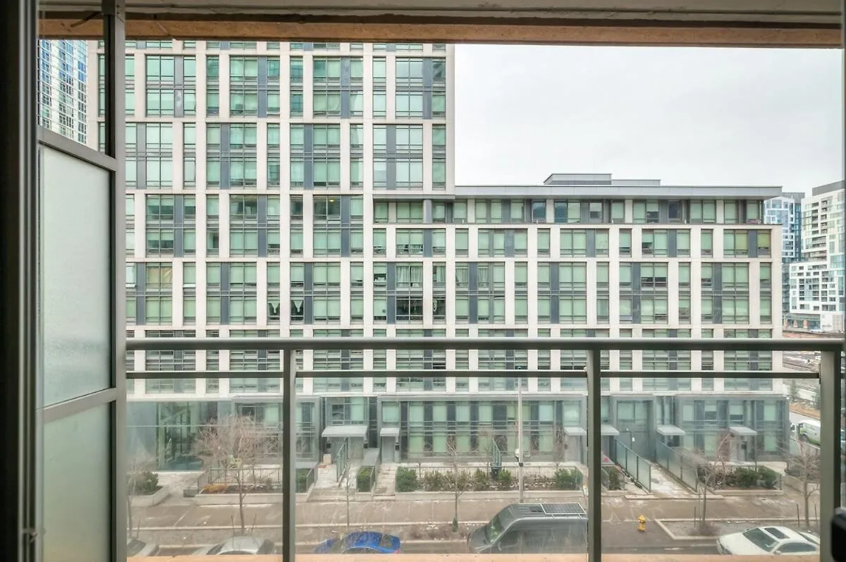 Queen 2Br With Free Parking, Near Cn Tower Toronto